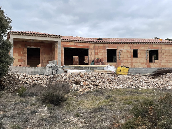 Travaux de construction  à Sainte-Cécile-les-Vignes