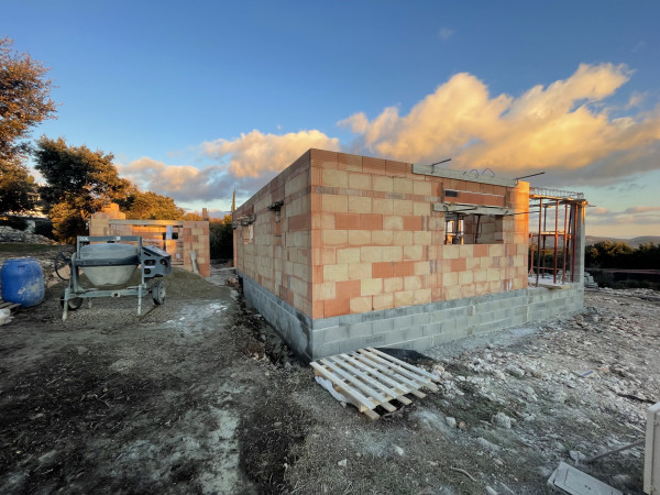 Travaux de construction  à Sainte-Cécile-les-Vignes